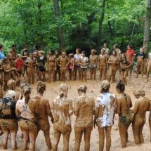 Campamentos de Verano Diversión, barro e inglés!